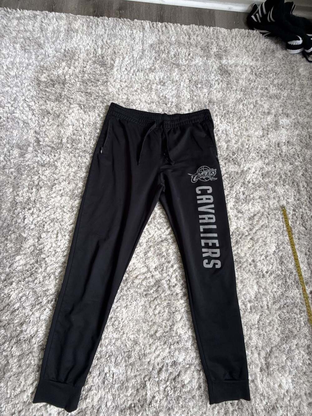 Cleveland Cavaliers NBA Black Sweatpants Joggers with Zipped Pockets Size Large